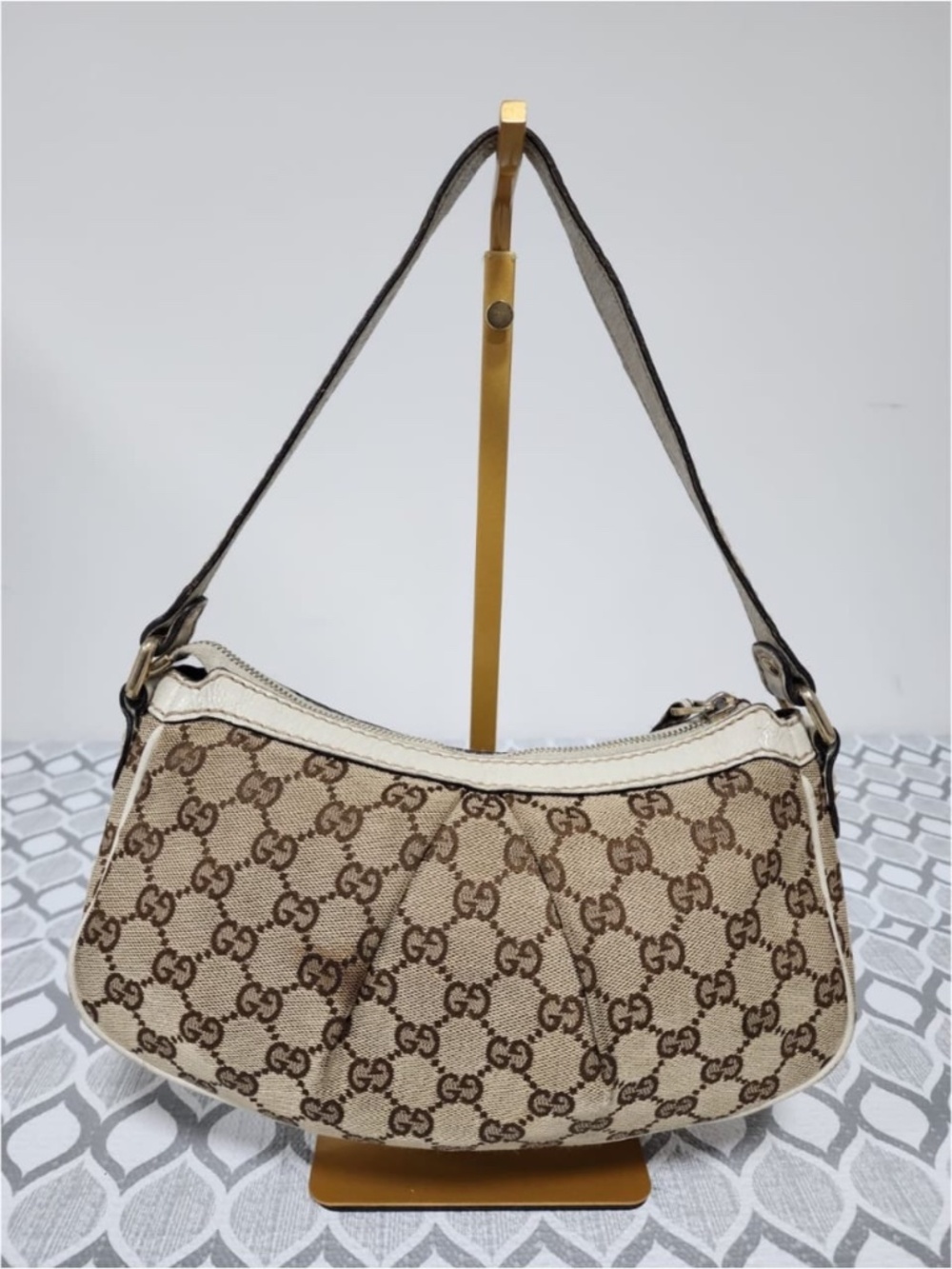 Authentic Gucci Monogram GG Heart Small Shoulder Bag Brown/Beige/Cream - Picture 4 of 13